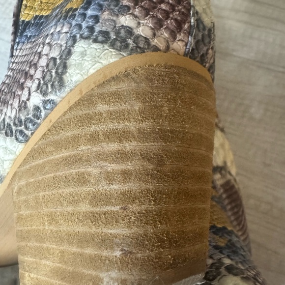 Stylish Snakeskin Pattern Ankle Booties - Picture 8 of 10